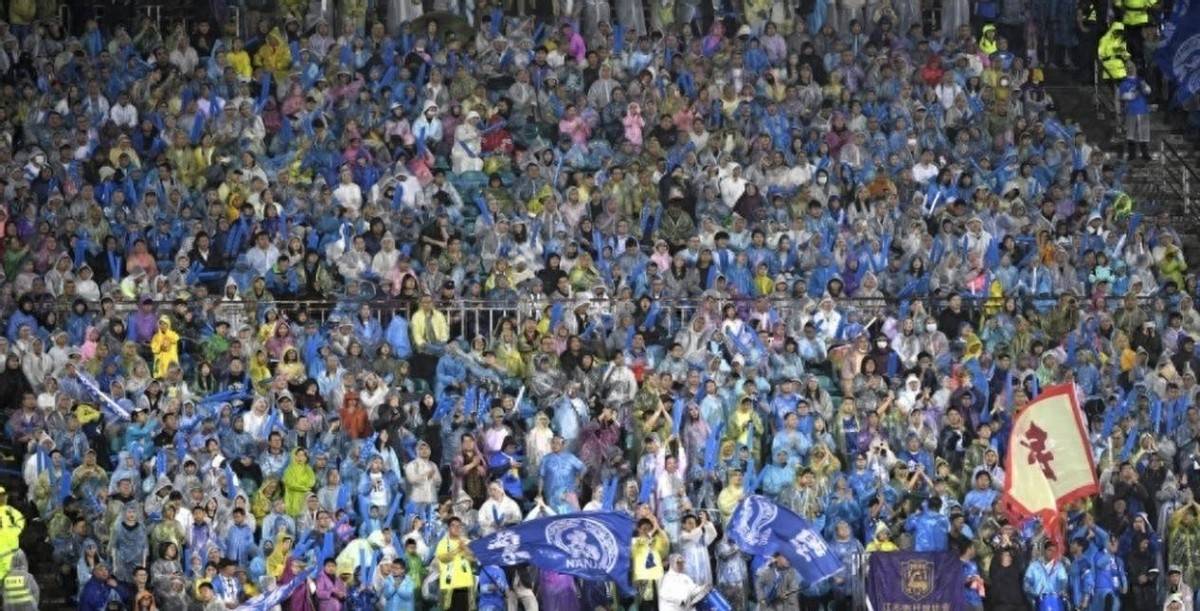 Kaiyun开云中国官网-包含赛地聚焦：中超赛前热度飙升，埃因霍温主帅复盘，更衣室稳定，赛程密集仍需轮换的词条