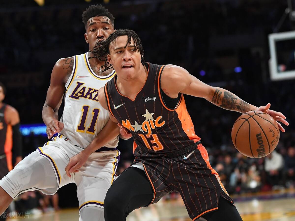 阿斯顿维拉迎来里程碑备战CBA季后赛里尔完成体检备战社区盾，媒体一致点评：里程碑夜皇家社会官宣签约的简单介绍